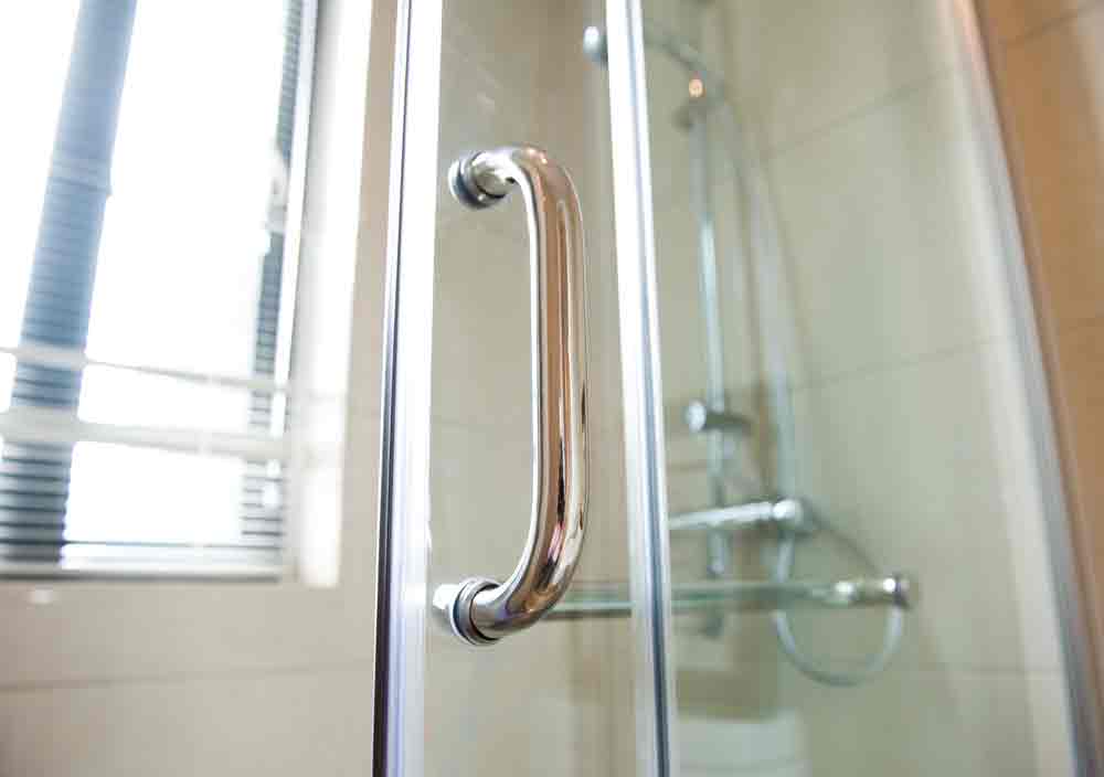 Come pulire lo scarico della doccia: 4 rimedi